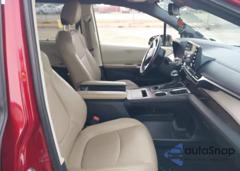 2021 Toyota Sienna Xle z USA, uszkodzony, nr VIN 5TDJSKFC7MS015027